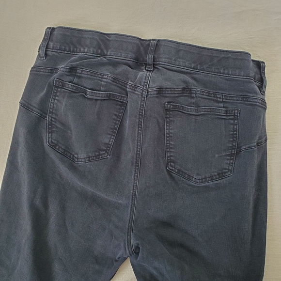 Torrid black distress jeans 20r bombshell skinny - Picture 9 of 9